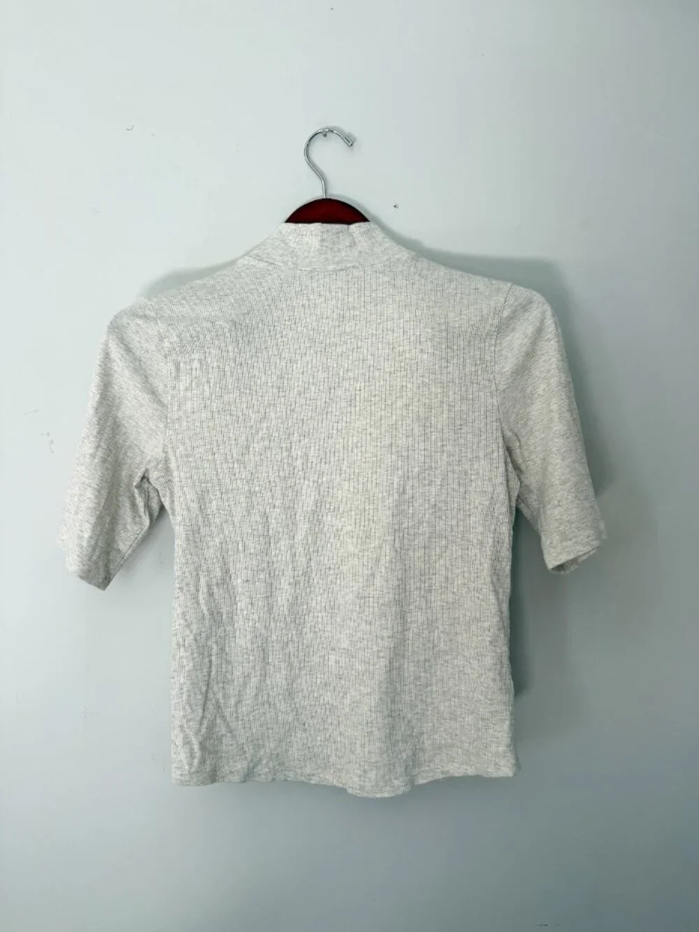 Athleta Signature Rib Mock Neck Elbow Sleeve Tee Fog Grey Heather M - Picture 6 of 6